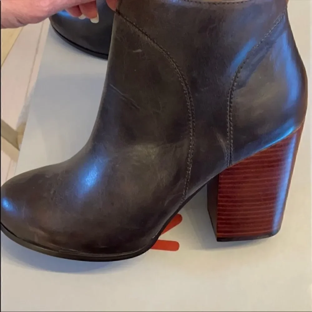 KIXTERS BROWN LEATHER BLOCK HEEL BOOTS.  N…